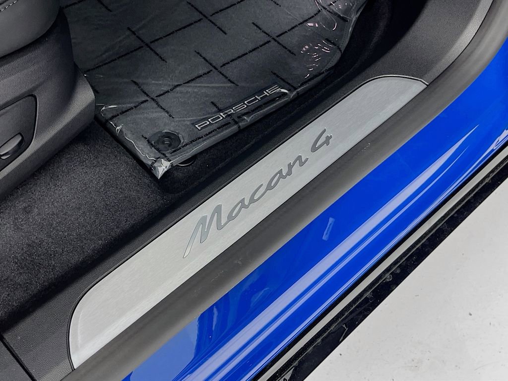 New 2026 Porsche Macan 4 Electric image 34