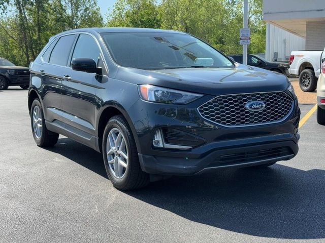 Used 2023 Ford Edge SEL w/ Convenience Package AWD/4WD image 2