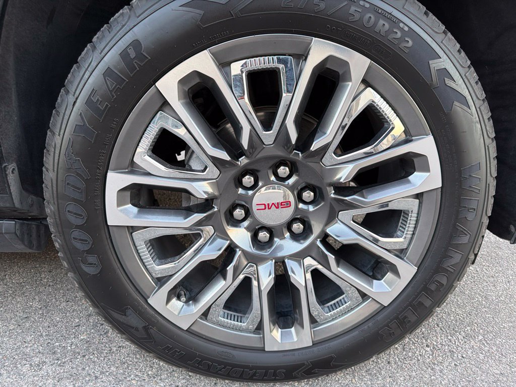 Used 2024 GMC Yukon Denali Ultimate AWD/4WD image 5