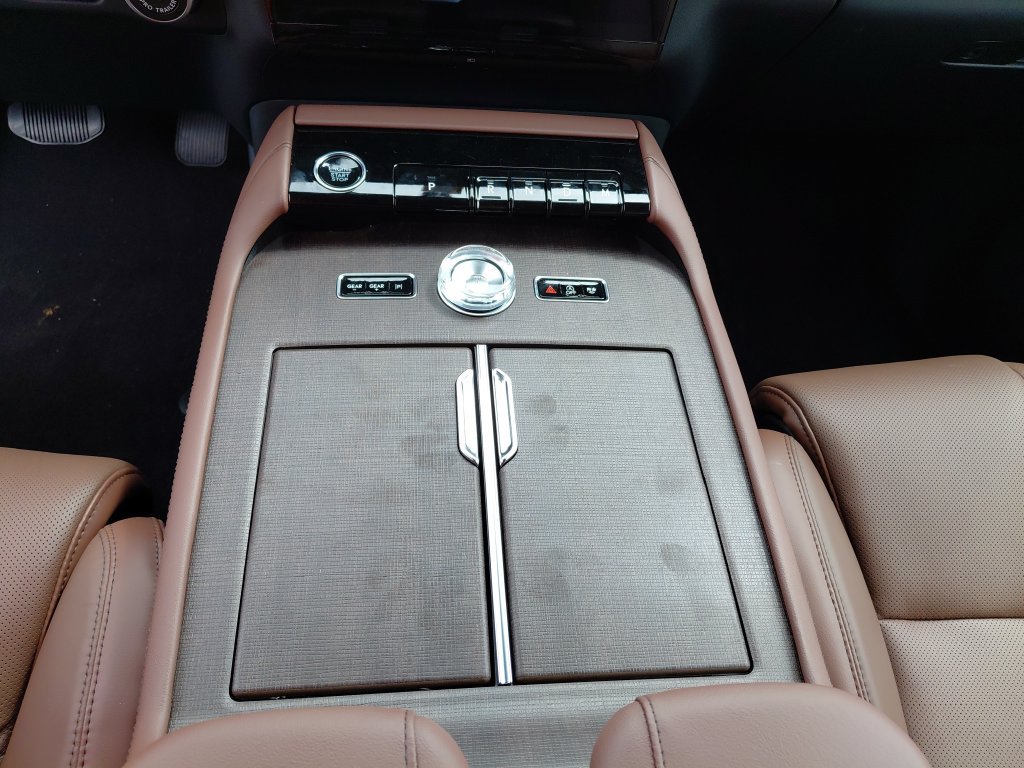 New 2026 Lincoln Navigator L Reserve AWD/4WD image 19