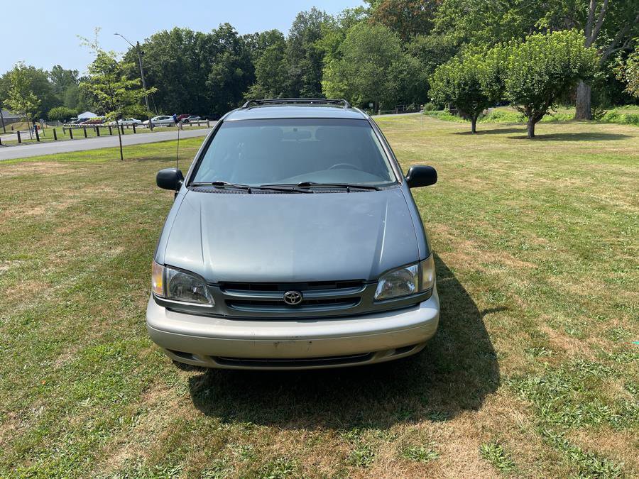 Used 1999 Toyota Sienna LE image 11