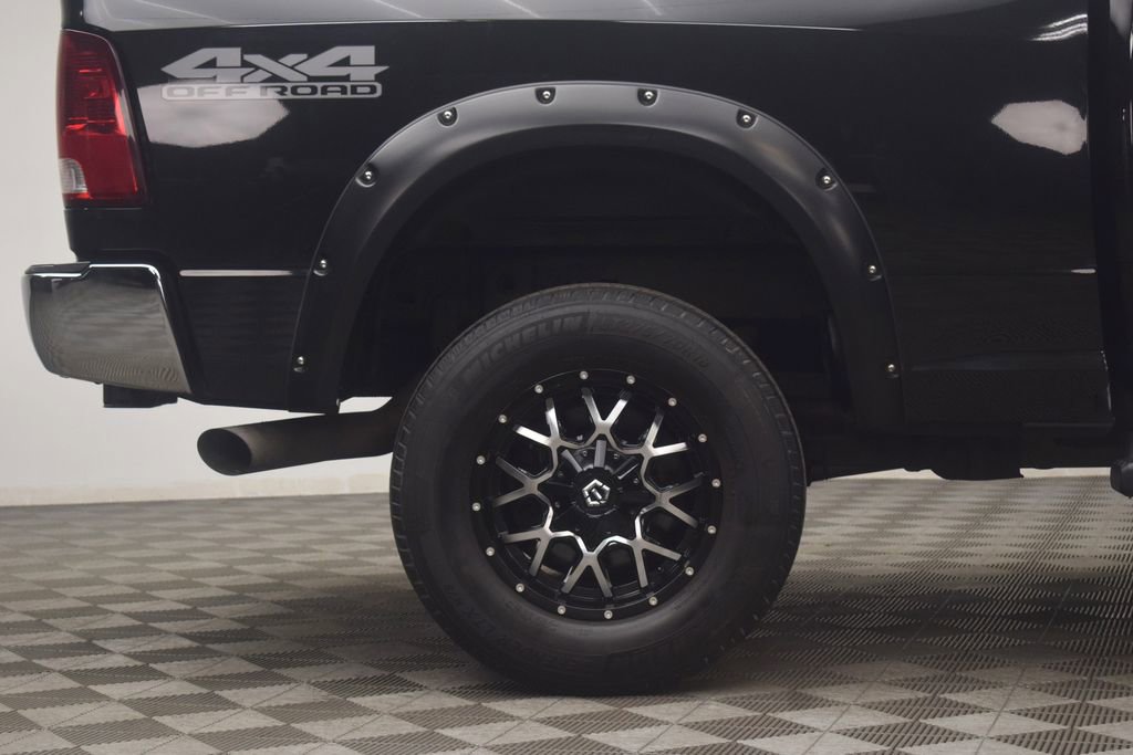 Used 2018 RAM 2500 Tradesman w/ Chrome Appearance Group image 32