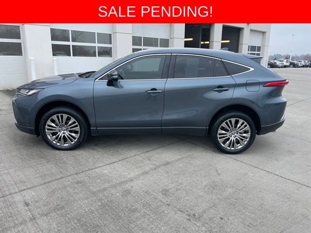 Used 2023 Toyota Venza Limited image 2