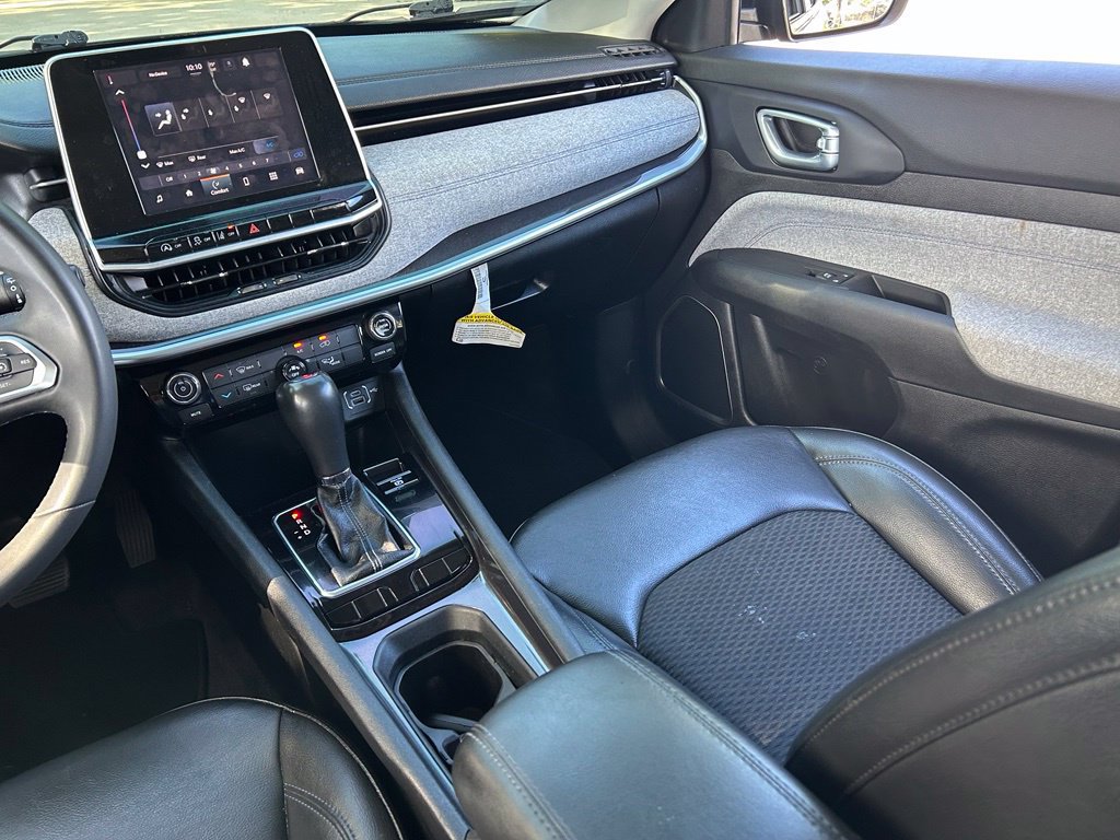 Used 2022 Jeep Compass Latitude FWD image 13