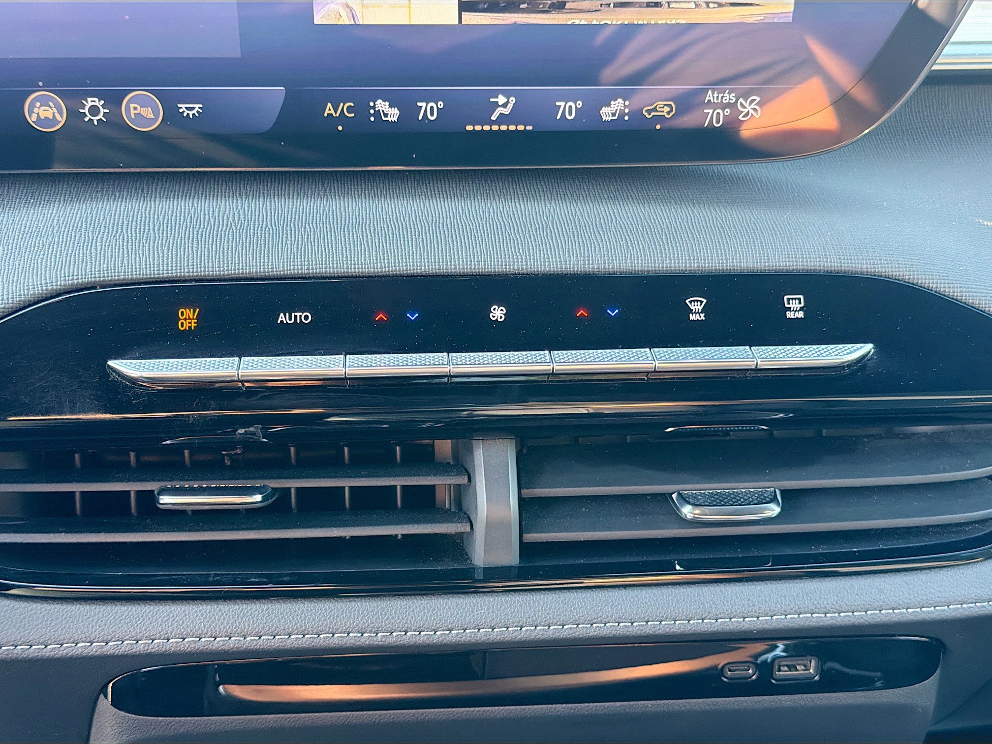 Used 2025 Buick Enclave Preferred image 33