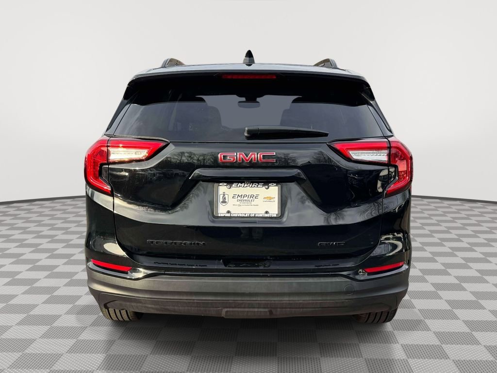 Used 2023 GMC Terrain SLE w/ Elevation Edition image 6