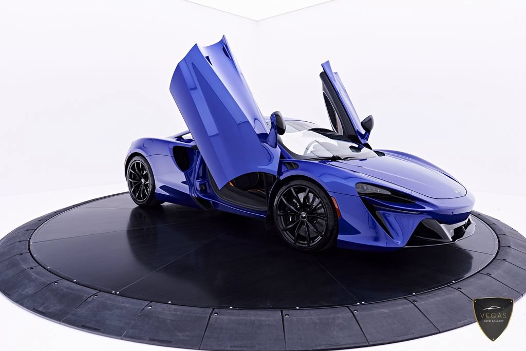 Used 2025 McLaren Artura RWD image 28