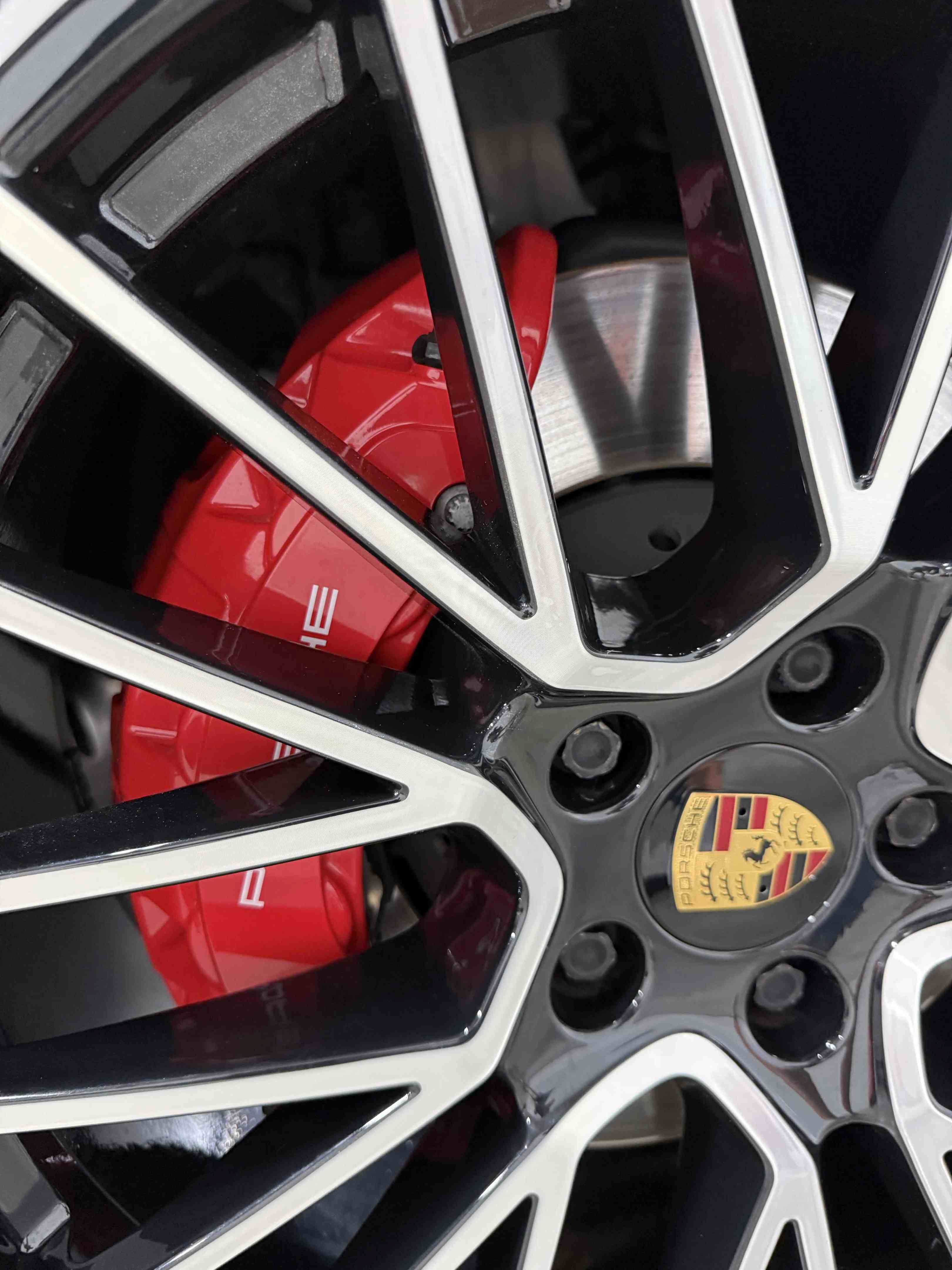Used 2022 Porsche Cayenne GTS AWD/4WD image 38