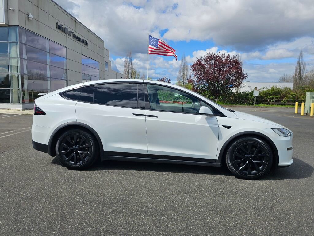 Used 2022 Tesla Model X image 8
