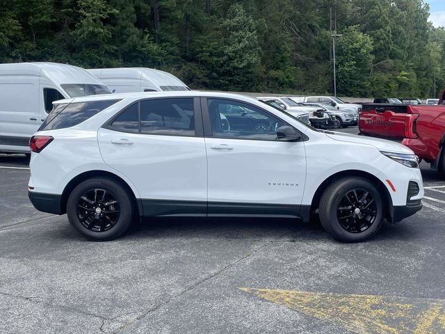 Used 2024 Chevrolet Equinox LS w/ LS Convenience Package FWD image 2