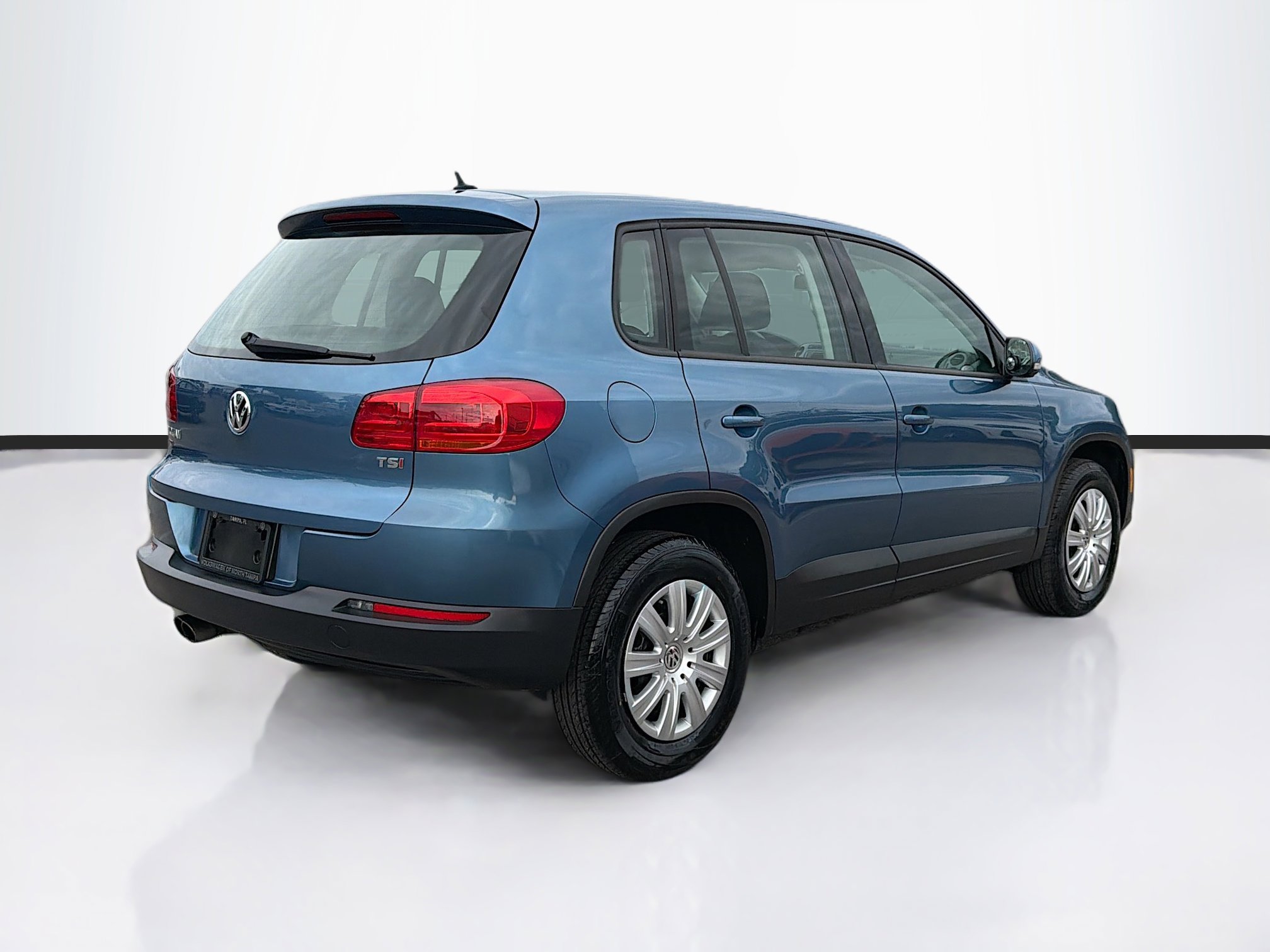 Used 2017 Volkswagen Tiguan Limited image 3