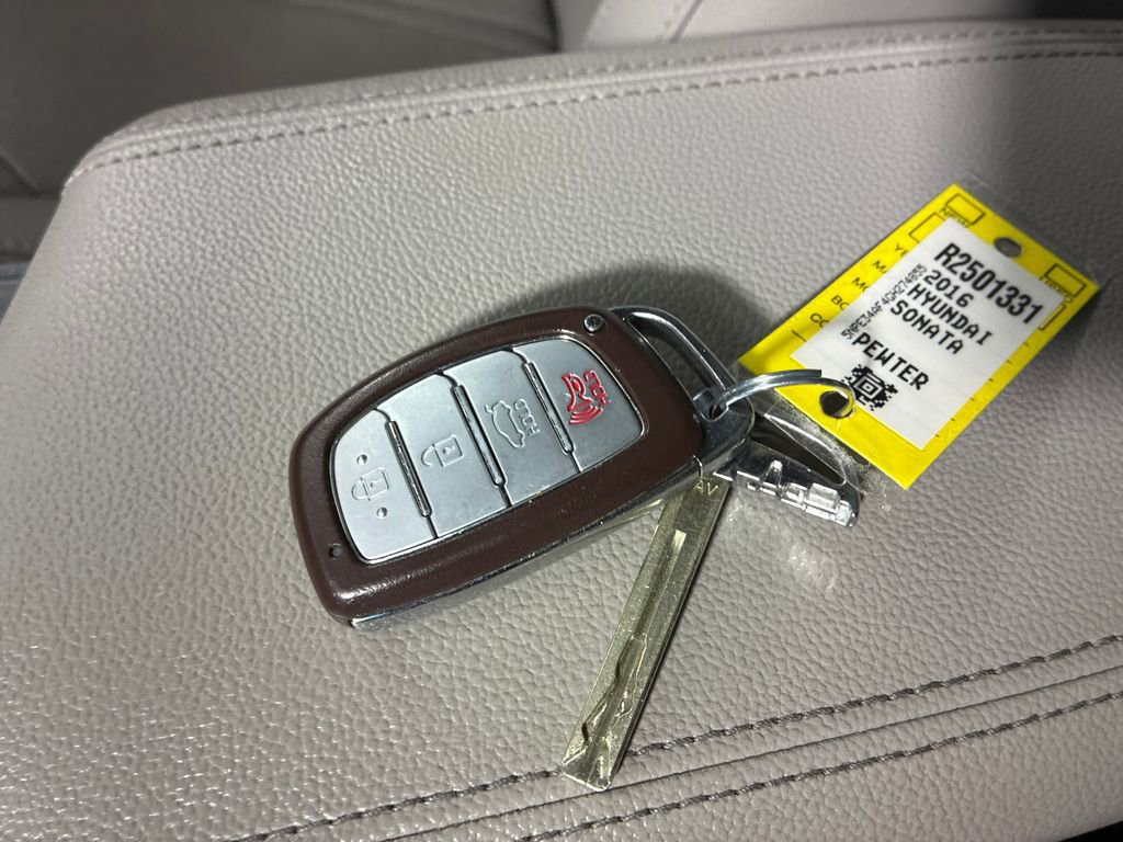 Used 2016 Hyundai Sonata Limited w/ Option Group 05 image 37