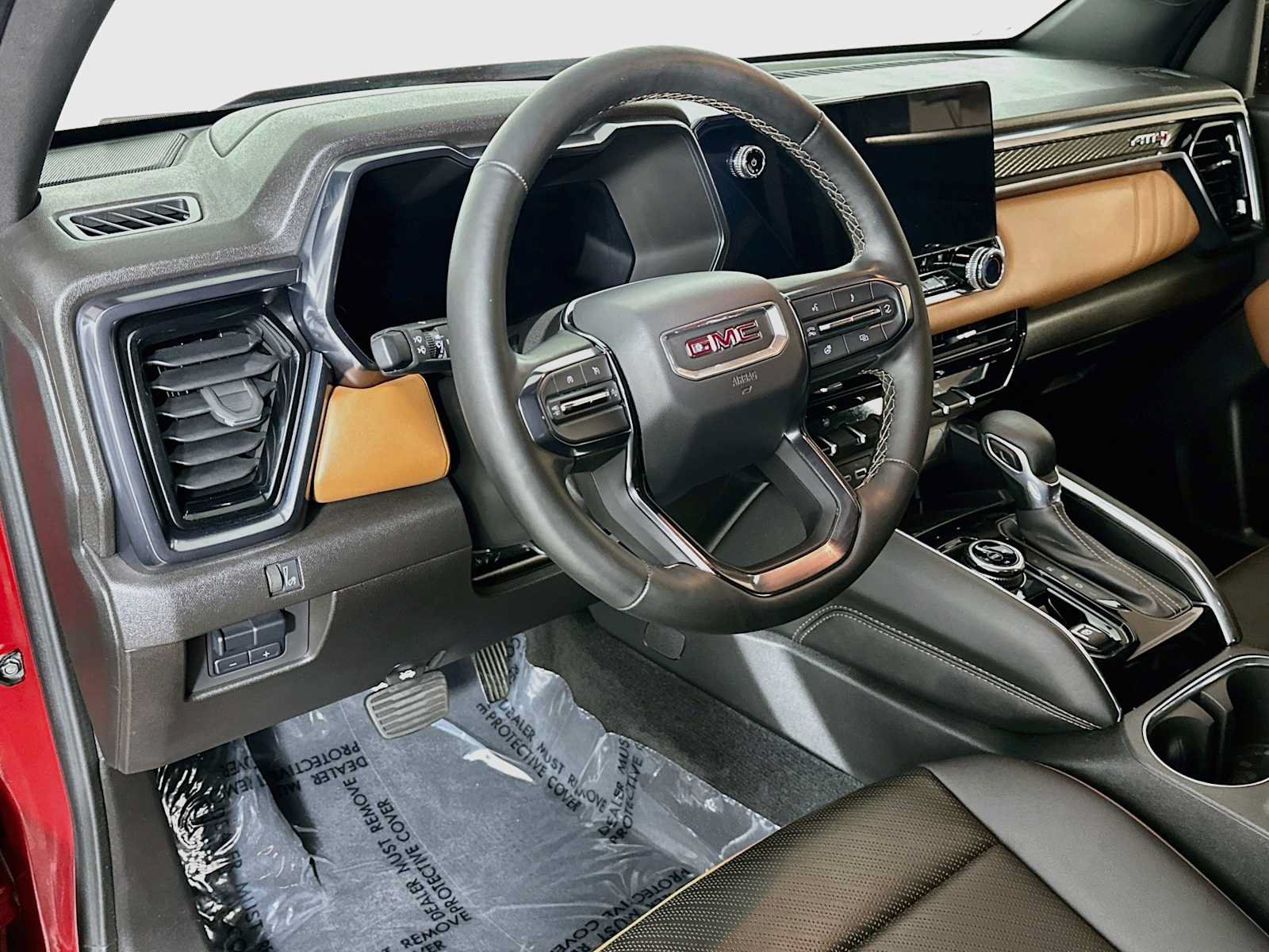 Used 2025 GMC Canyon AT4 w/ AT4 Premium Package AWD/4WD image 9