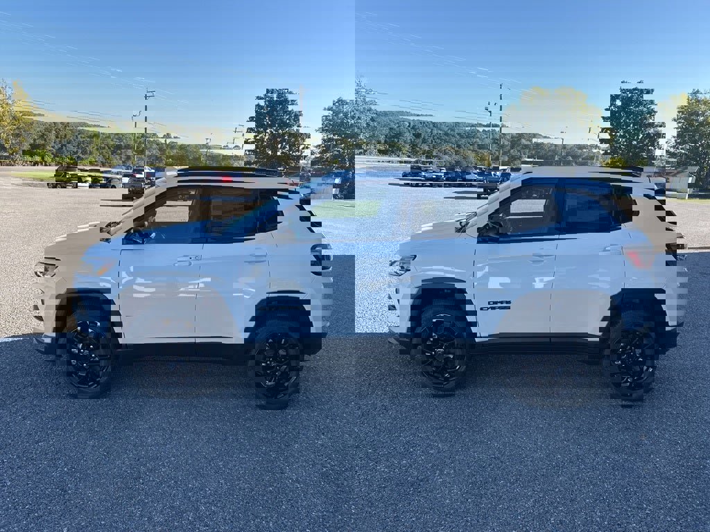 New 2026 Jeep Compass Latitude image 4