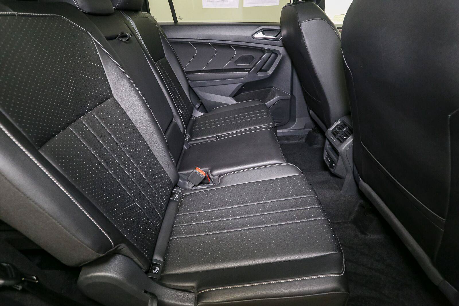 Certified 2024 Volkswagen Tiguan SE R-Line FWD image 25