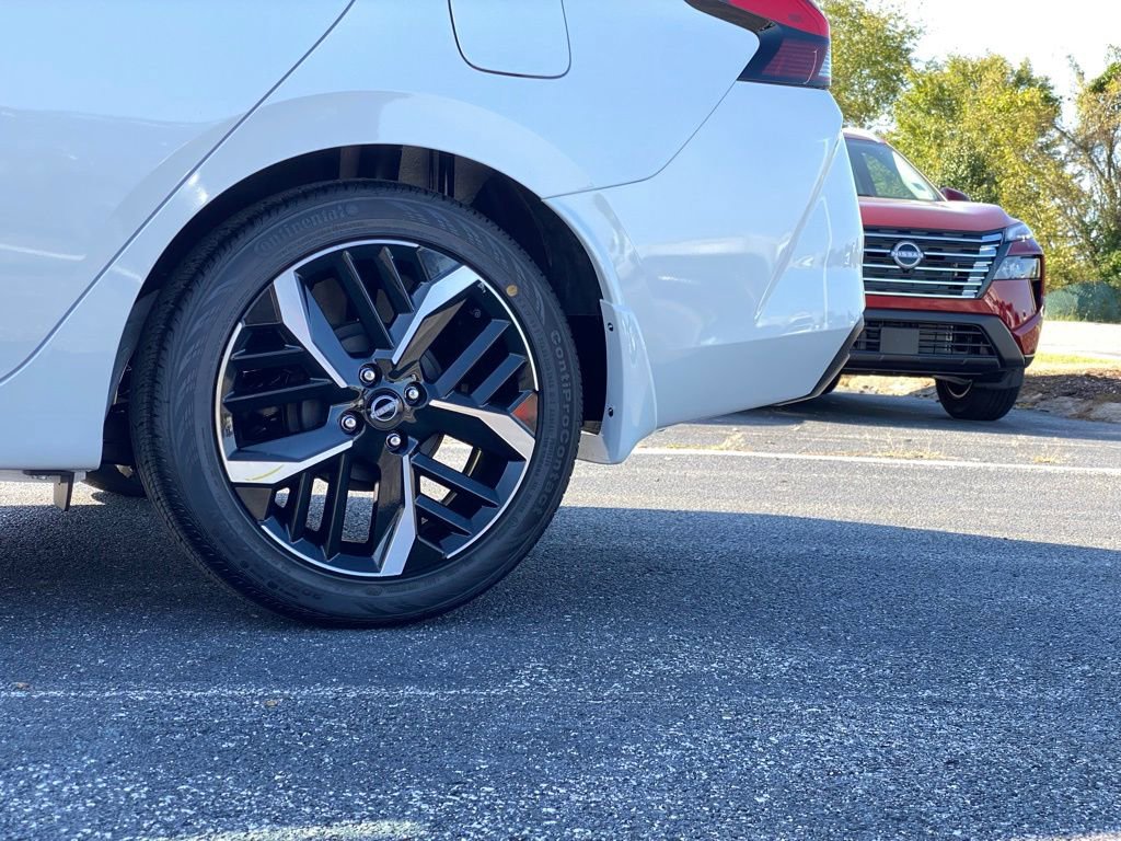 New 2025 Nissan Versa SR w/ Trunk Package image 33