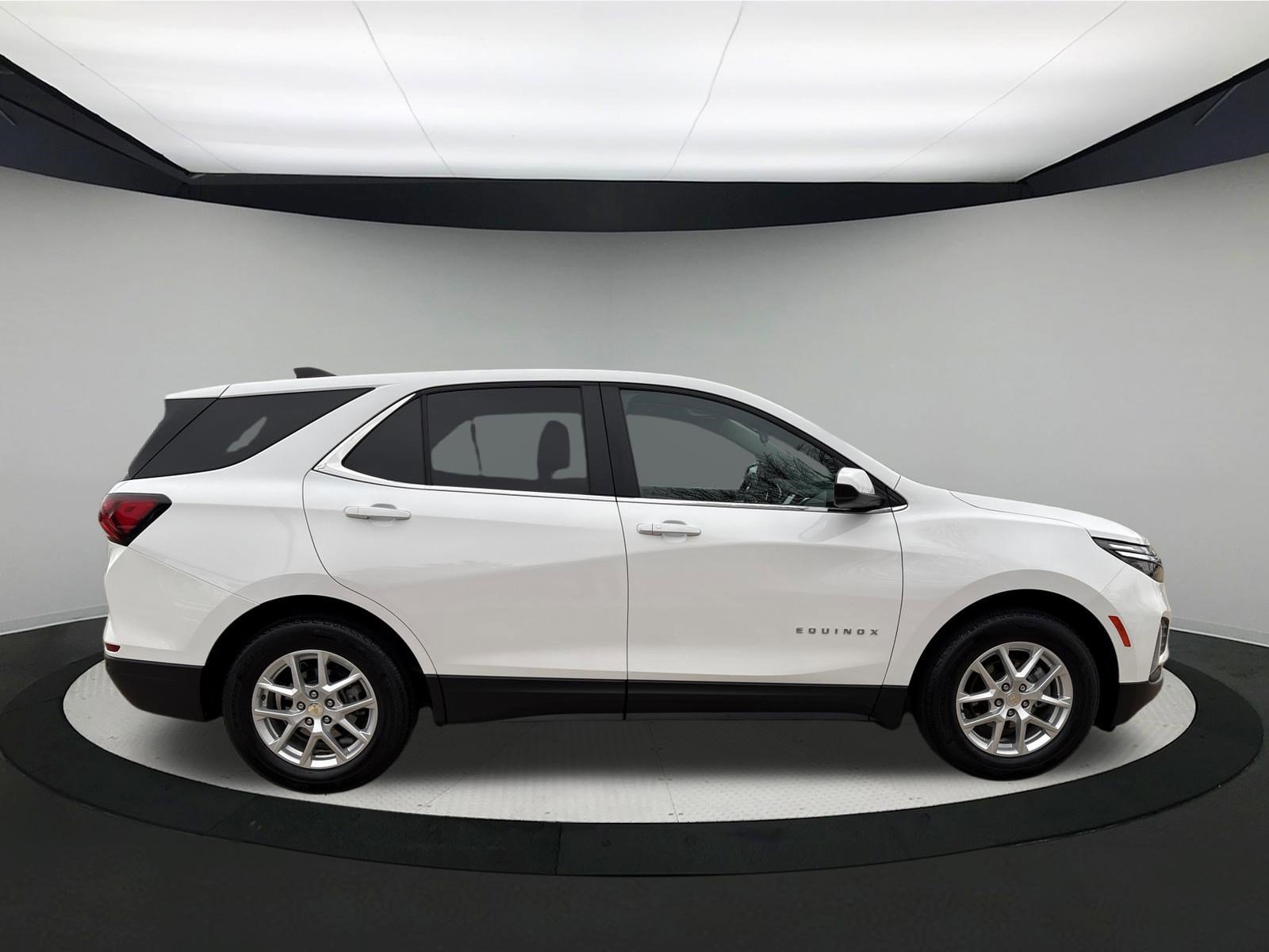 Used 2024 Chevrolet Equinox LT w/ LPO, Floor Liner Package FWD image 6