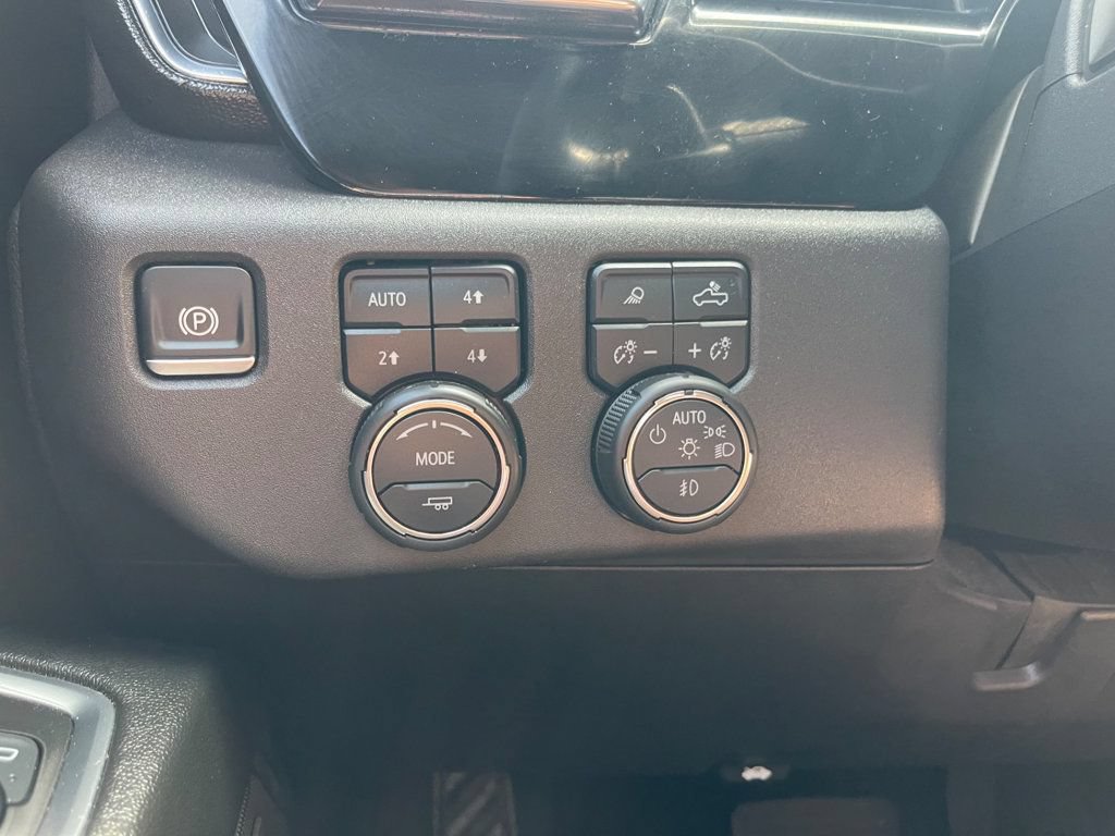 Used 2025 Chevrolet Silverado 1500 LT Trail Boss w/ LT Trail Boss Premium Package AWD/4WD image 17