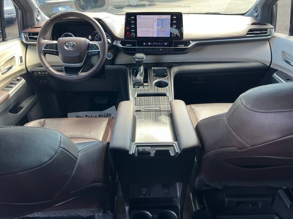 Used 2022 Toyota Sienna Platinum AWD/4WD image 14
