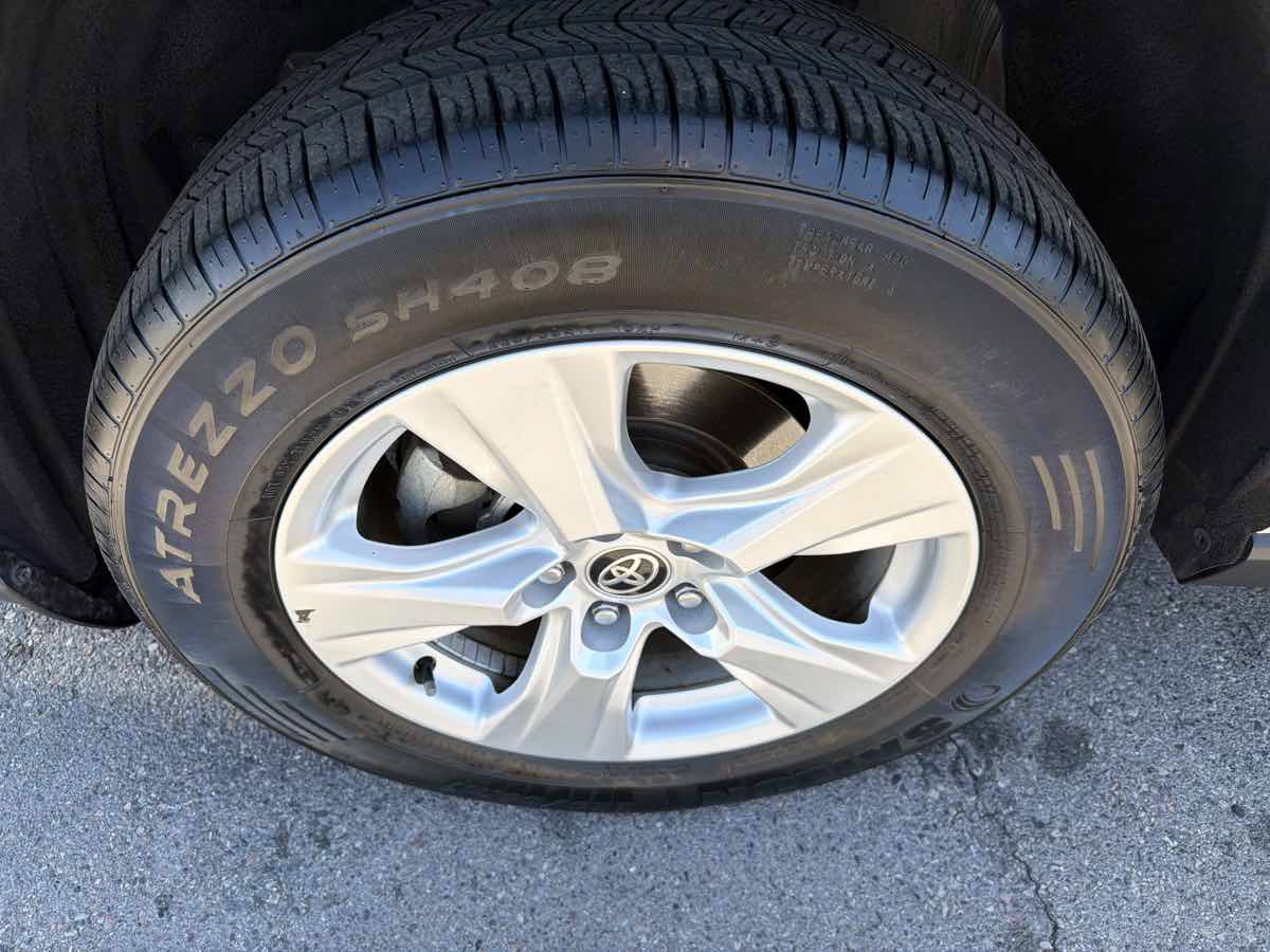 Used 2021 Toyota RAV4 XLE AWD/4WD image 21