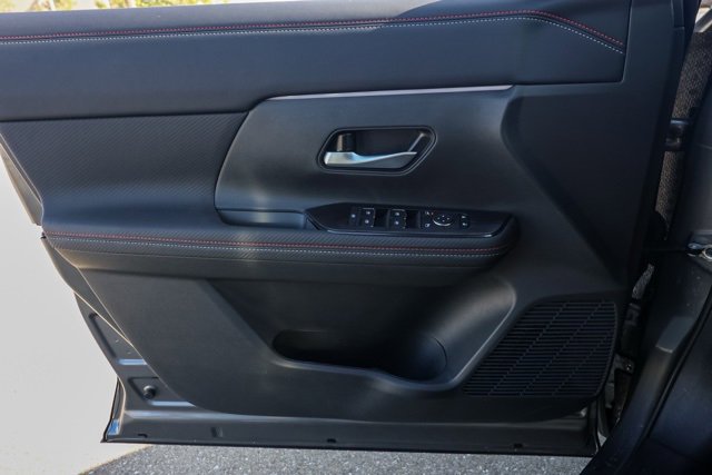 New 2025 Nissan Kicks SR image 23