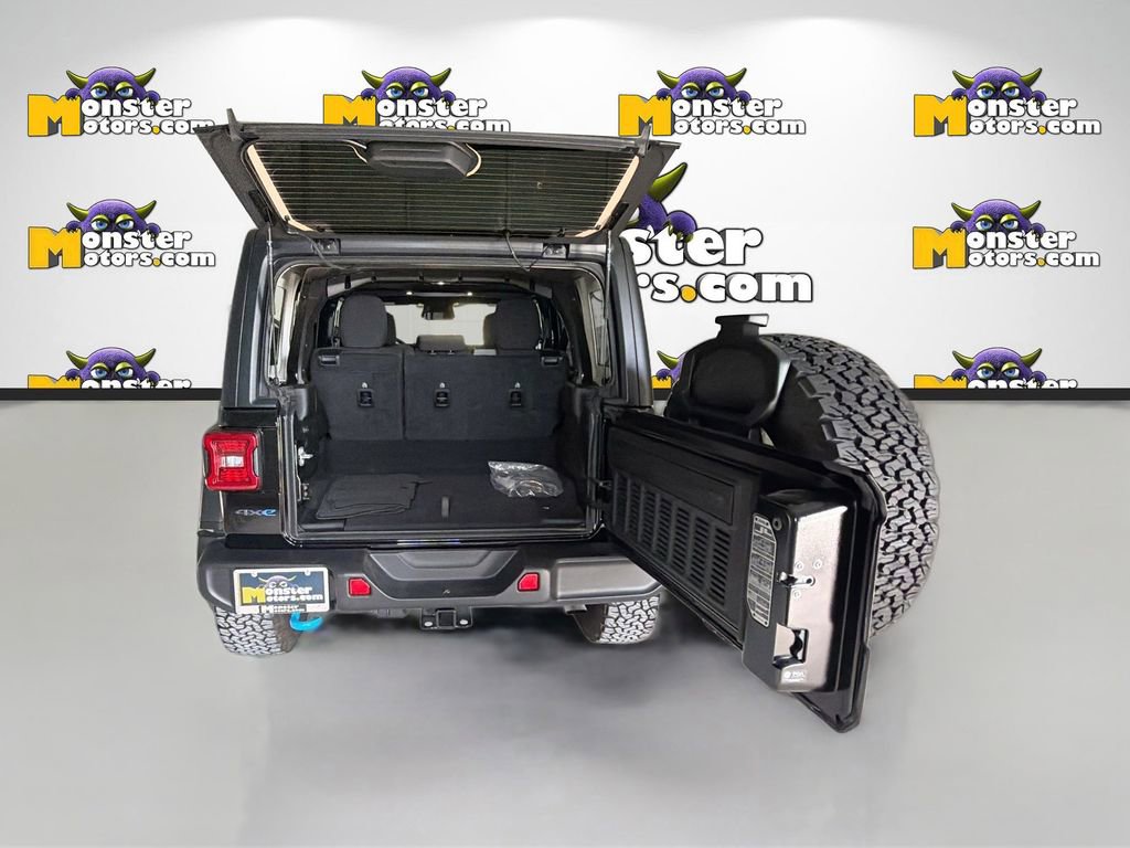 Used 2025 Jeep Wrangler Unlimited Rubicon 4xe w/ Convenience Group AWD/4WD image 29