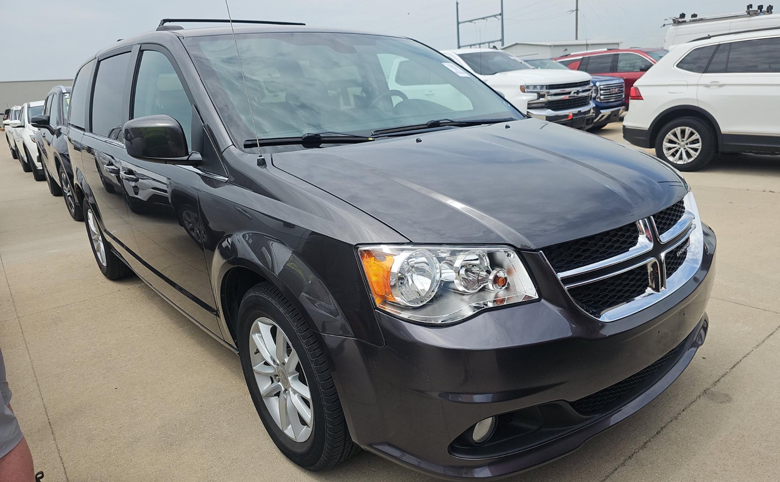 Used 2019 Dodge Grand Caravan SXT FWD image 3