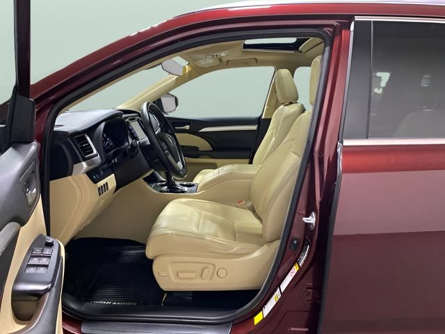 Used 2018 Toyota Highlander XLE AWD/4WD image 11