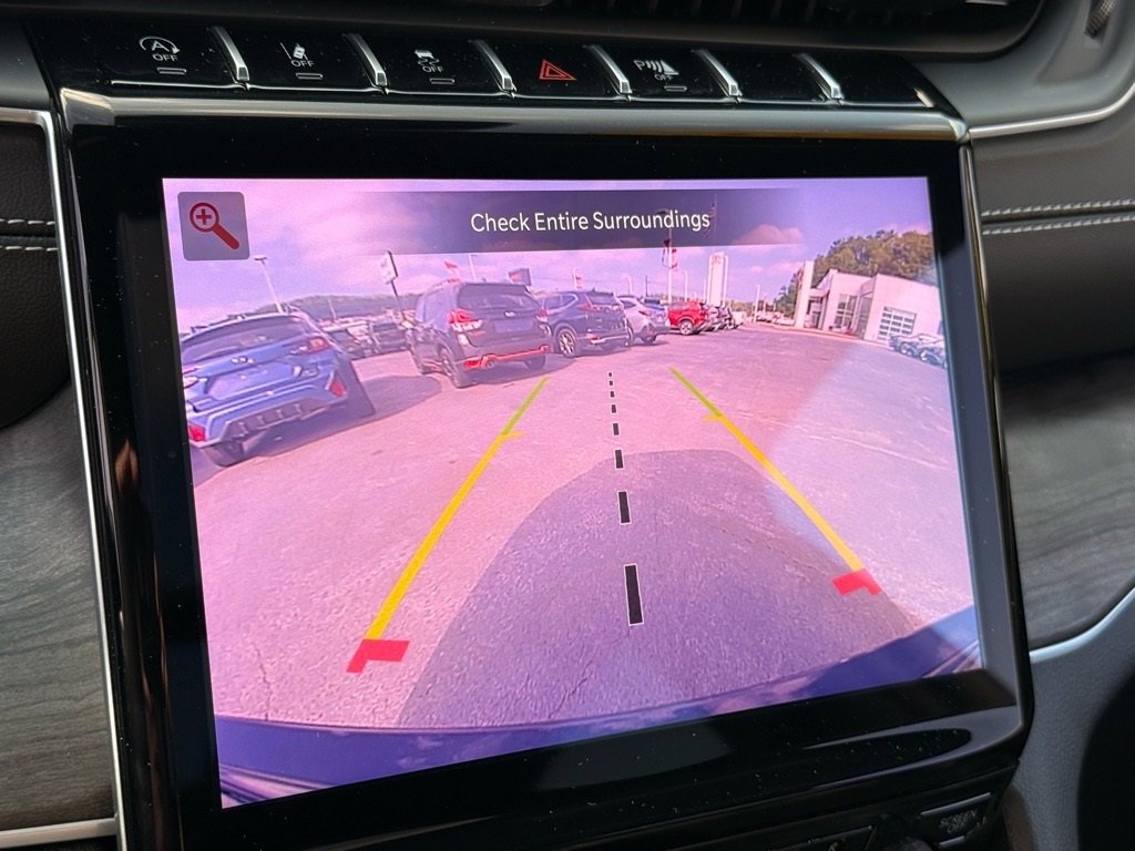 Used 2025 Jeep Grand Cherokee Limited w/ Black Appearance Package image 25