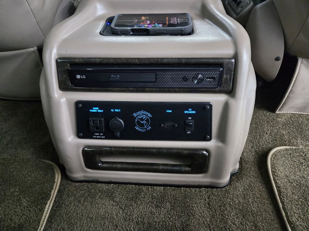 Used 2023 GMC Savana 2500 image 31