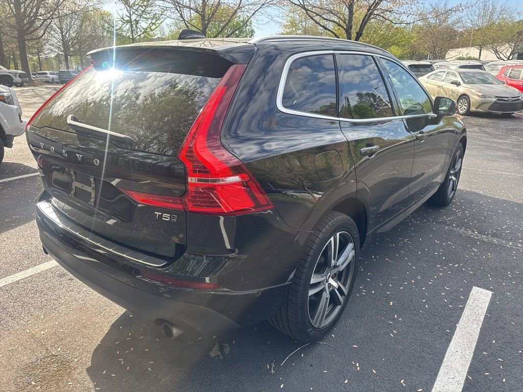 Used 2018 Volvo XC60 T5 Momentum w/ Vision Package image 17