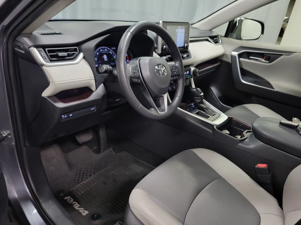 Used 2019 Toyota RAV4 Limited FWD image 16