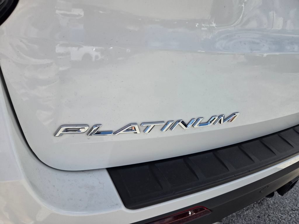 Used 2025 Ford Explorer Platinum RWD image 13