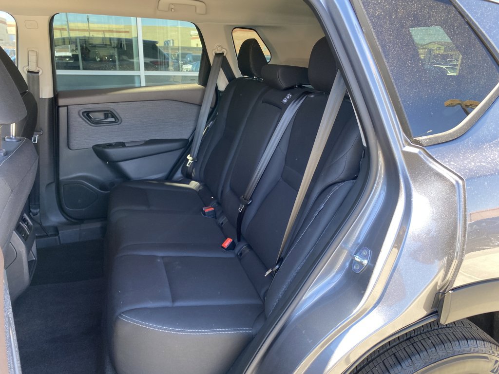 Used 2023 Nissan Rogue S image 14