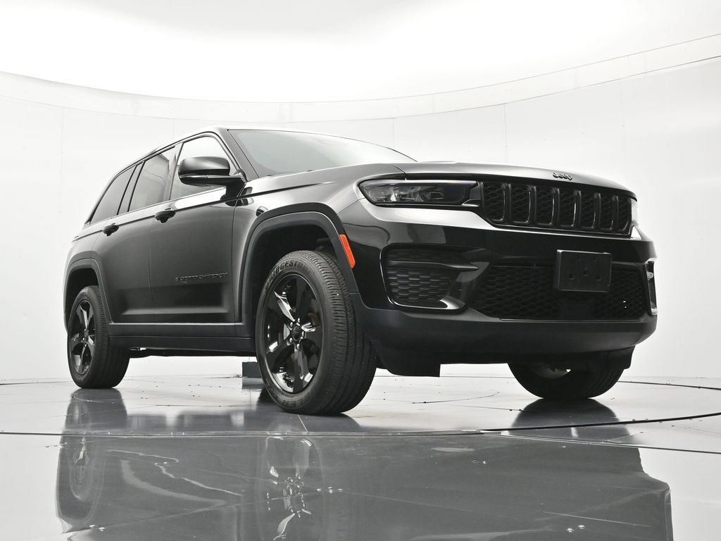 Used 2022 Jeep Grand Cherokee Altitude AWD/4WD image 38