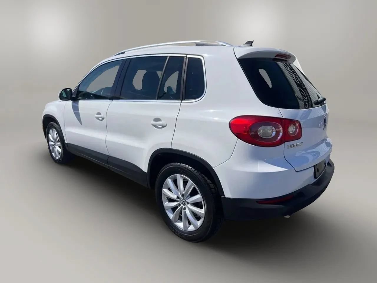Used 2011 Volkswagen Tiguan S FWD image 9