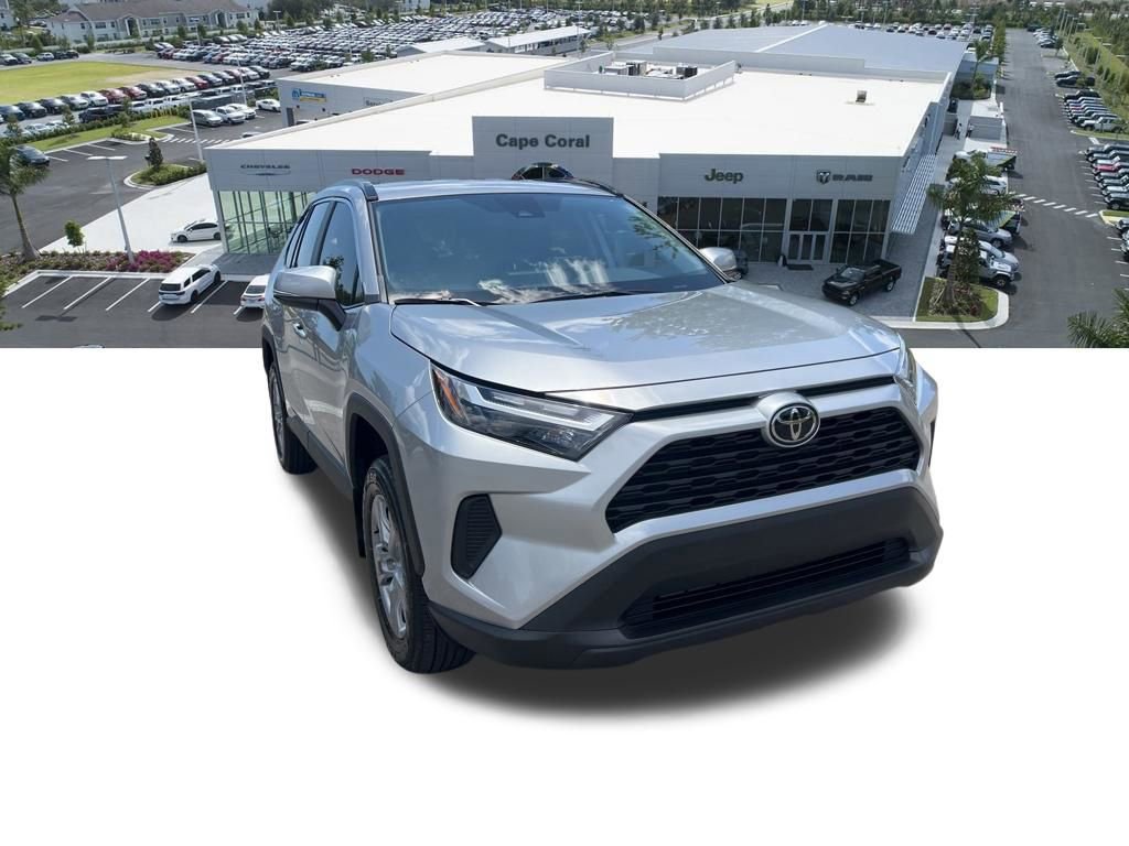 Used 2025 Toyota RAV4 XLE FWD image 8