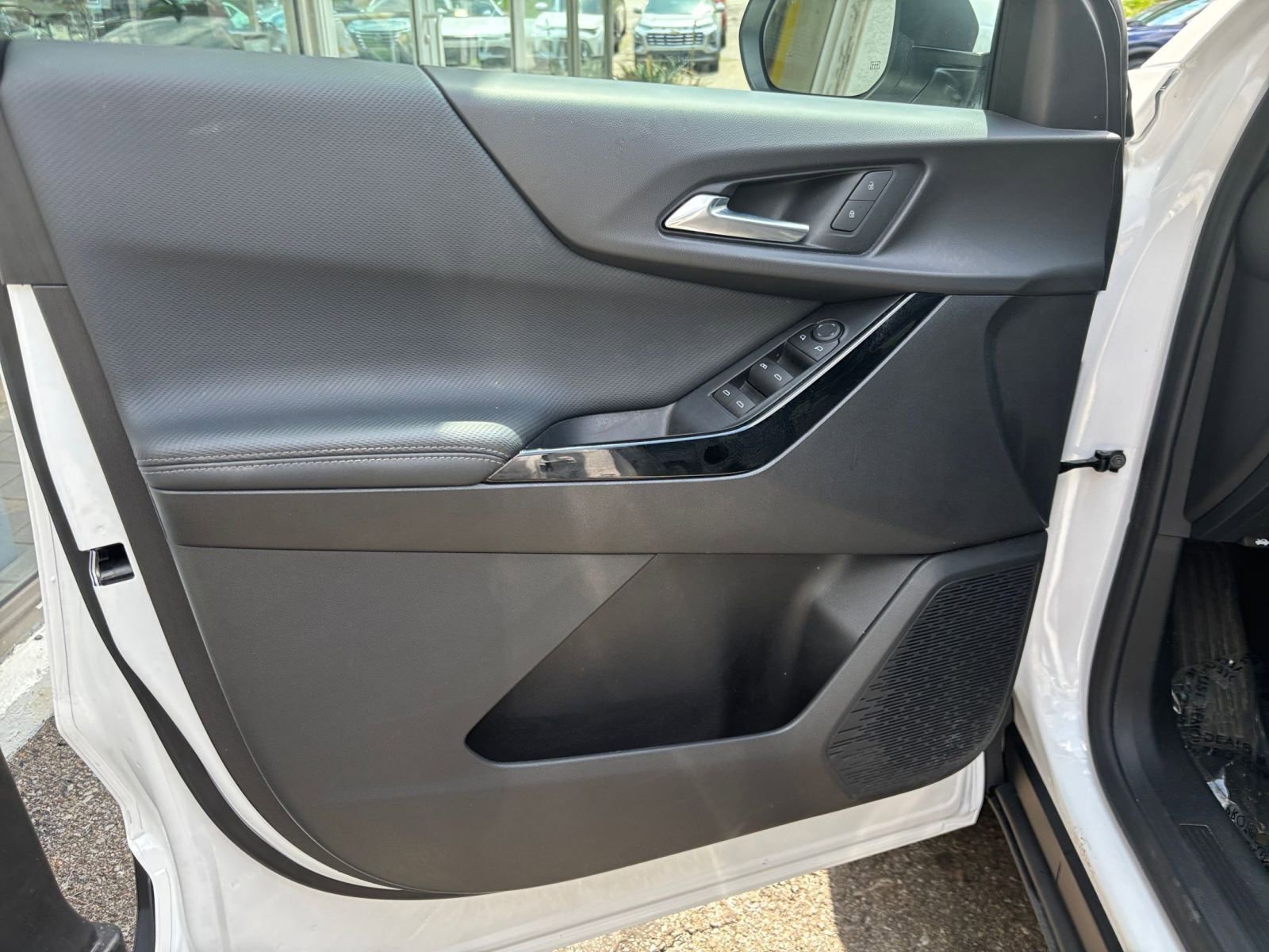 Used 2025 Chevrolet Equinox LT FWD image 18