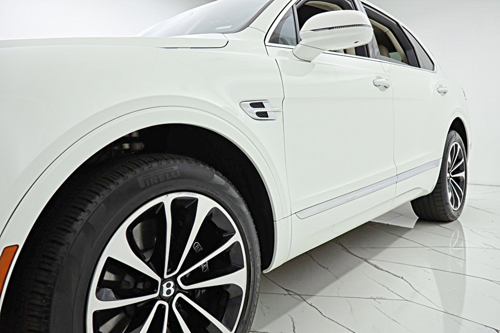 Certified 2017 Bentley Bentayga AWD/4WD image 21