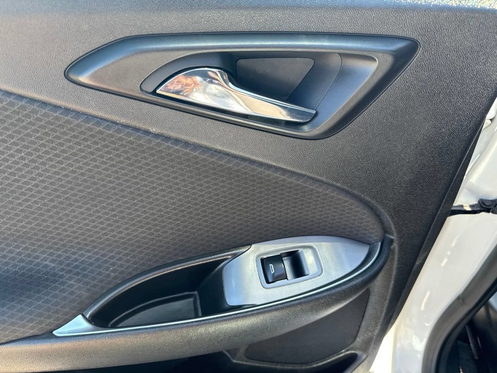 Used 2017 Chevrolet Malibu LT FWD image 34