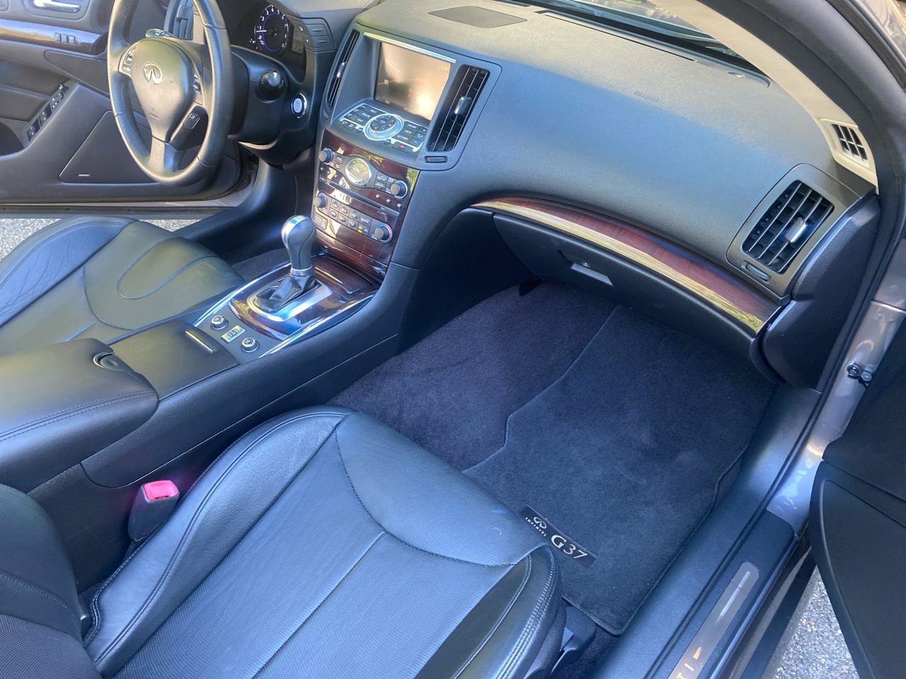 Used 2013 INFINITI G37 Convertible w/ Premium Pkg RWD image 21