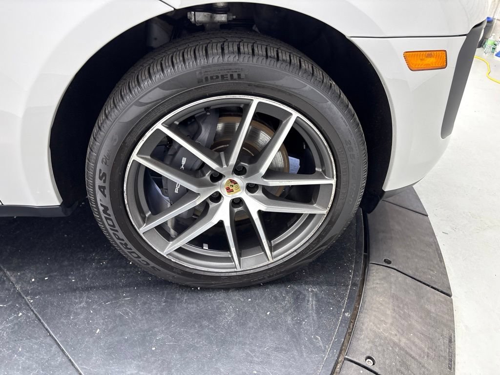 Certified 2023 Porsche Macan AWD/4WD image 17