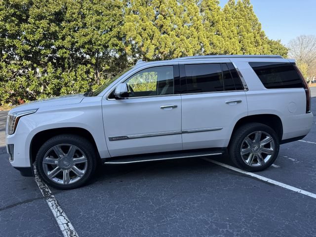 Used 2018 Cadillac Escalade Luxury RWD image 3