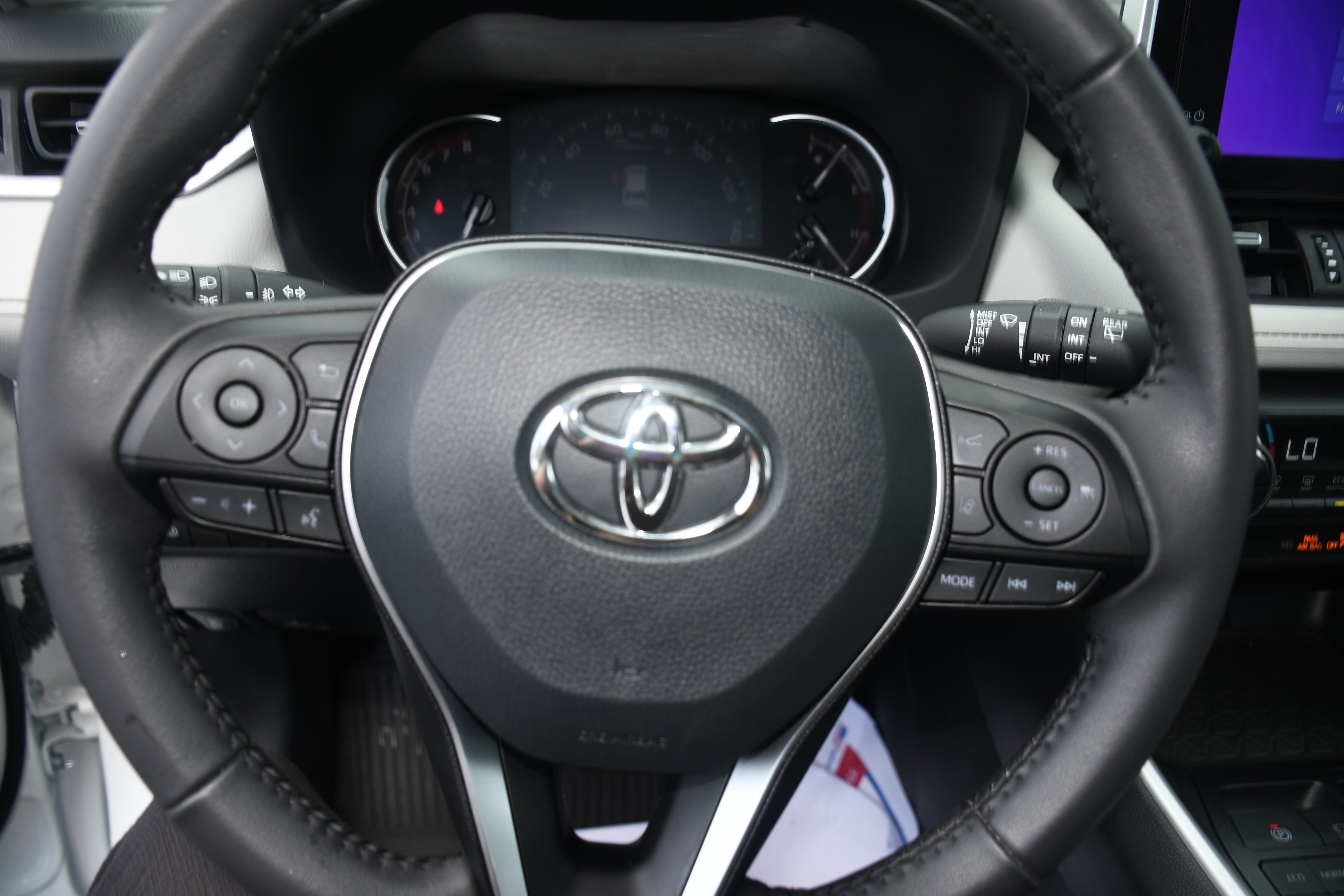 Certified 2025 Toyota RAV4 XLE Premium AWD/4WD image 13