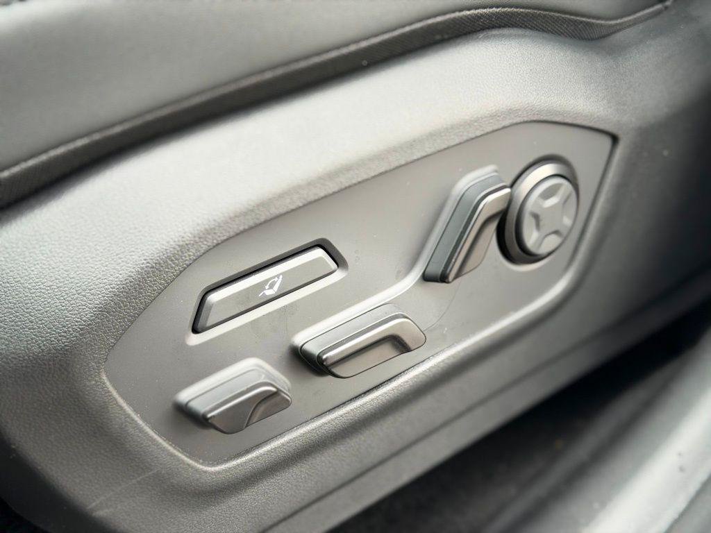 New 2025 Hyundai Santa Fe Calligraphy AWD/4WD image 16