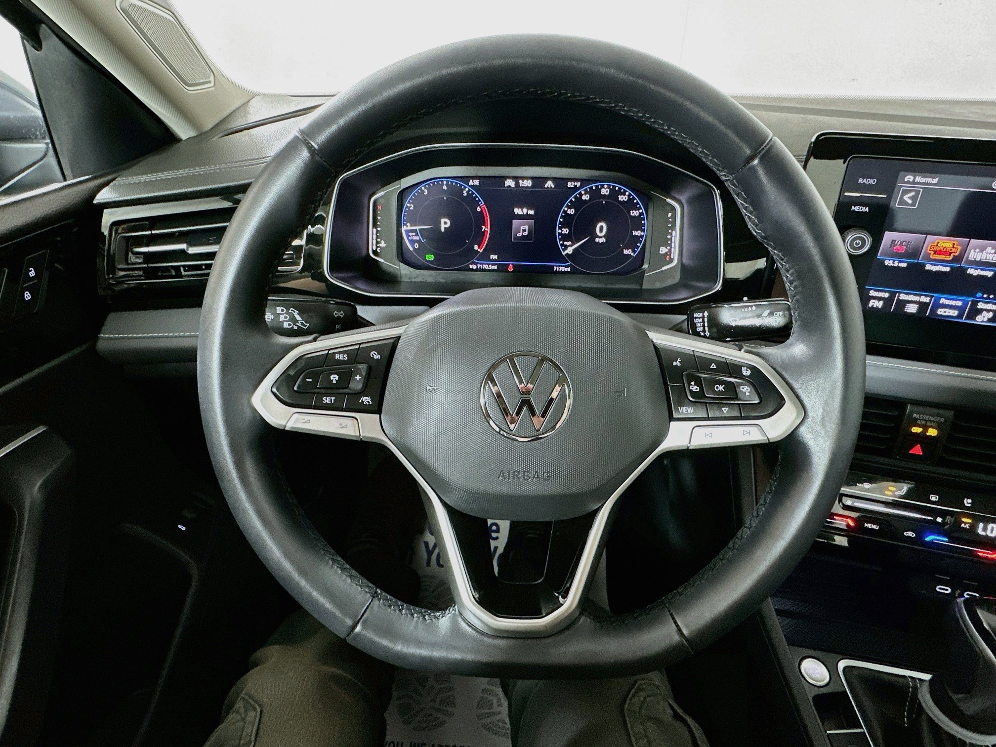 Used 2025 Volkswagen Jetta SEL FWD image 11