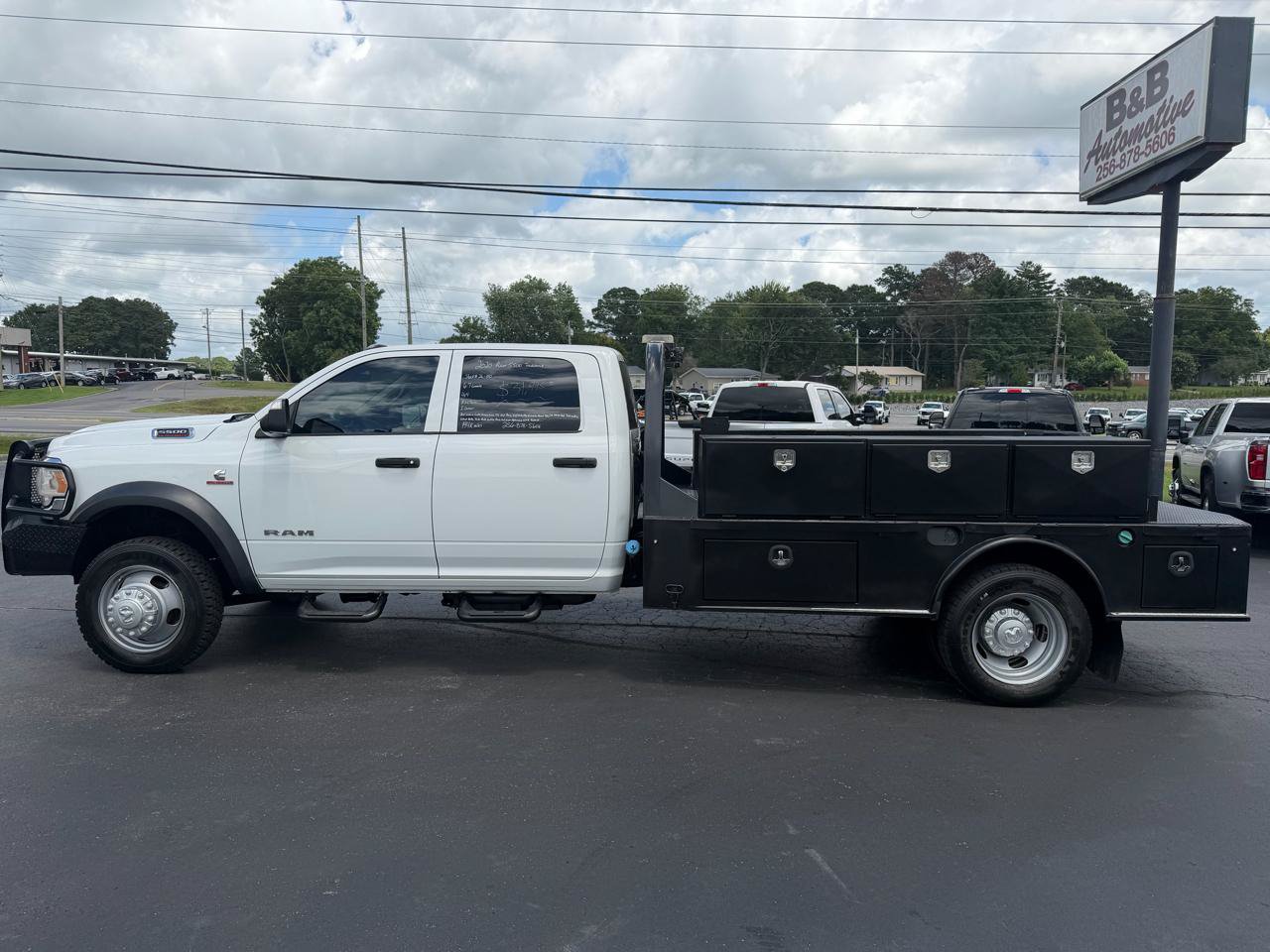 Used 2020 RAM 5500 Tradesman w/ Chrome Appearance Group AWD/4WD image 8
