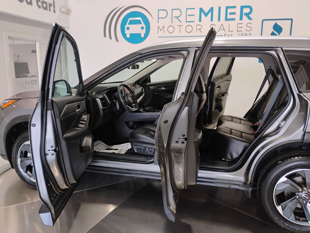 Used 2024 Nissan Rogue SV w/ SV Premium Package AWD/4WD image 34
