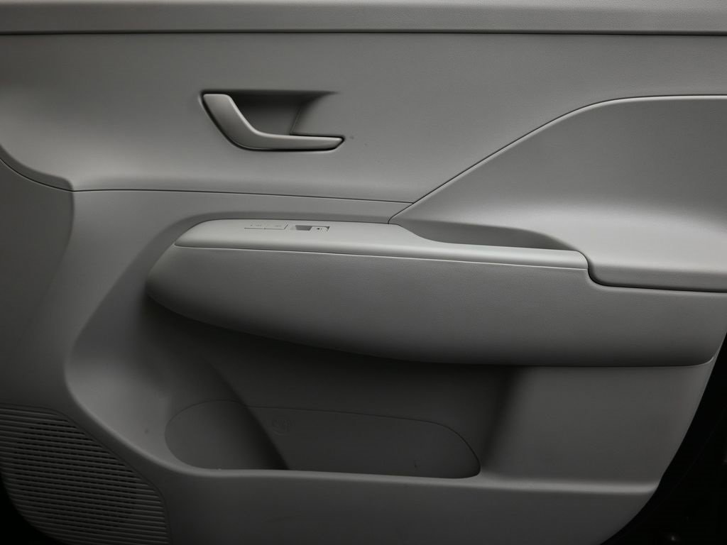 Certified 2025 Hyundai Kona SEL image 11