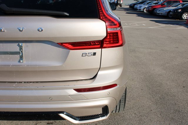 Used 2025 Volvo XC60 B5 Plus image 46